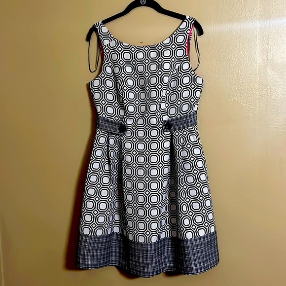 Robbie Bee Dresses & Skirts - Robbie Bee A-line Geometrical Design Navy/White + Pink Lining Dress Sz 8